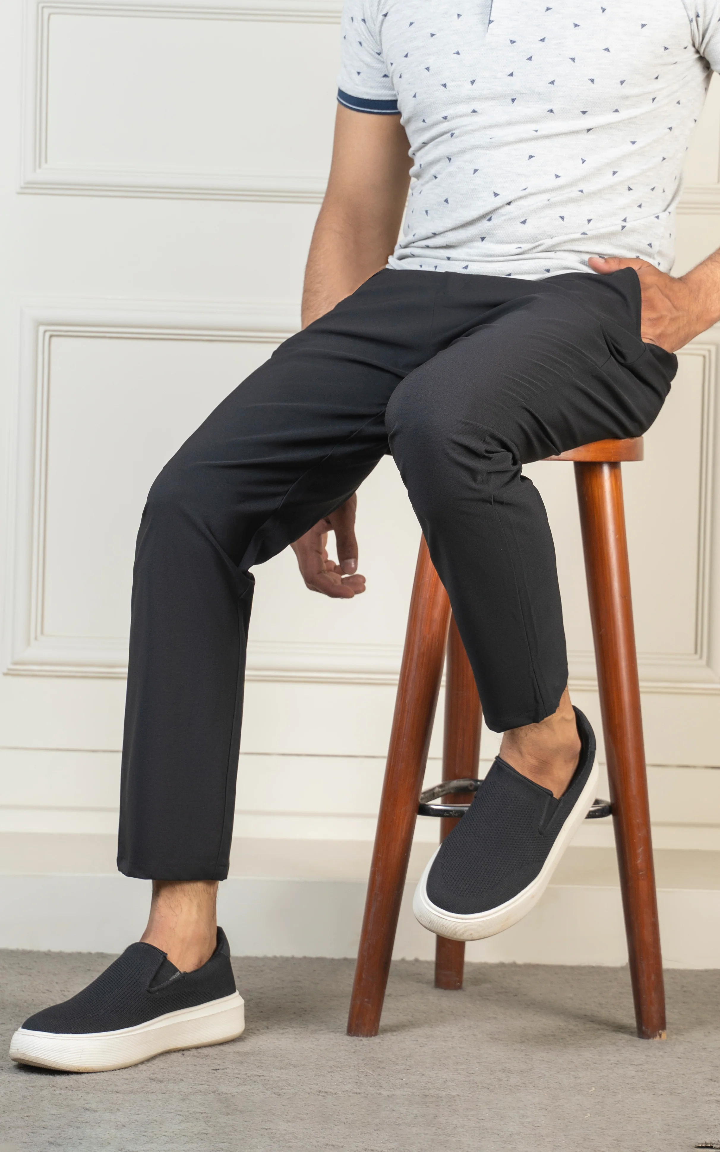 RELAX FIT TRAVEL PANT BLACK - Image 4