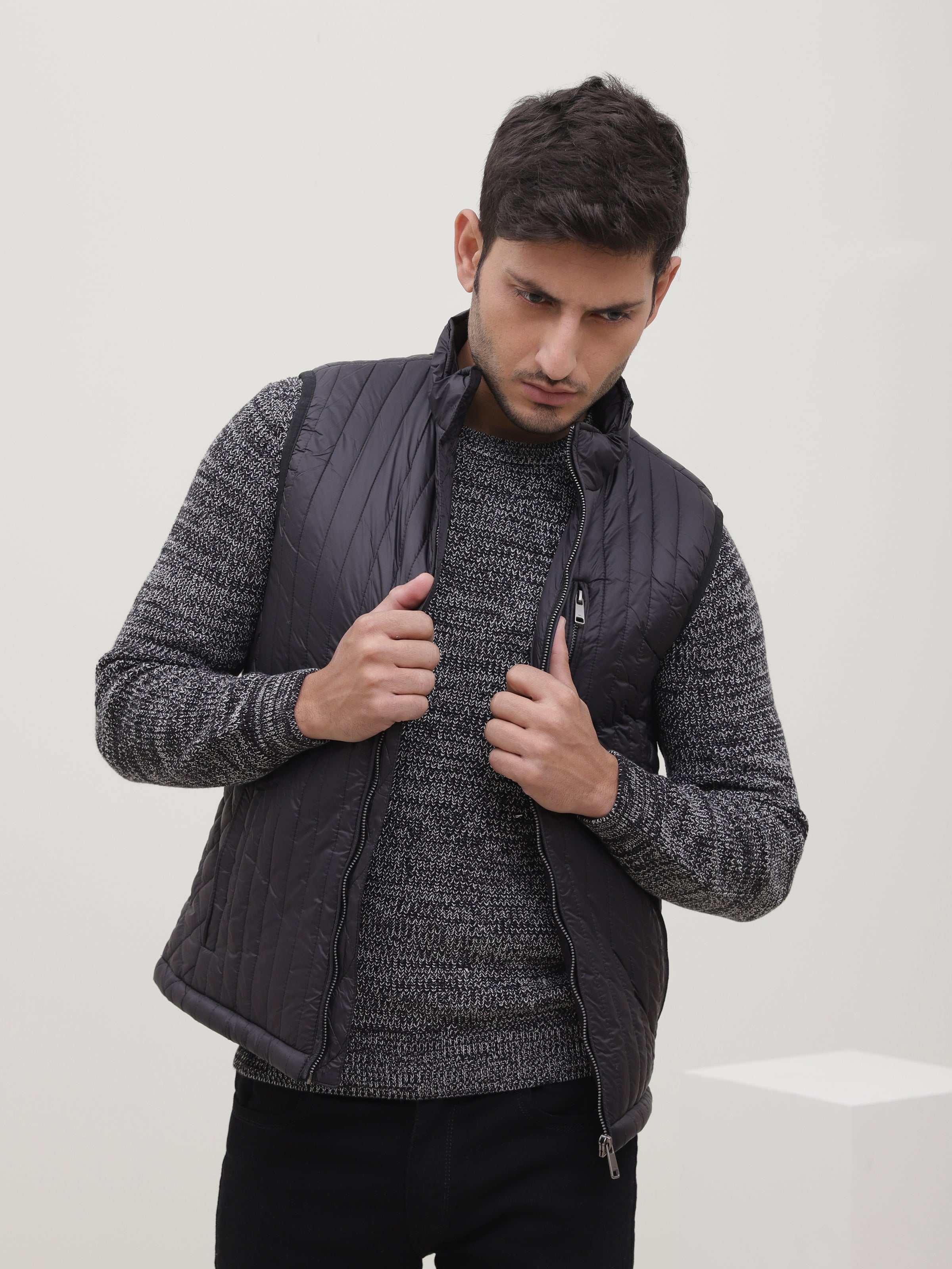 JACKET SLEEVELESS BLACK