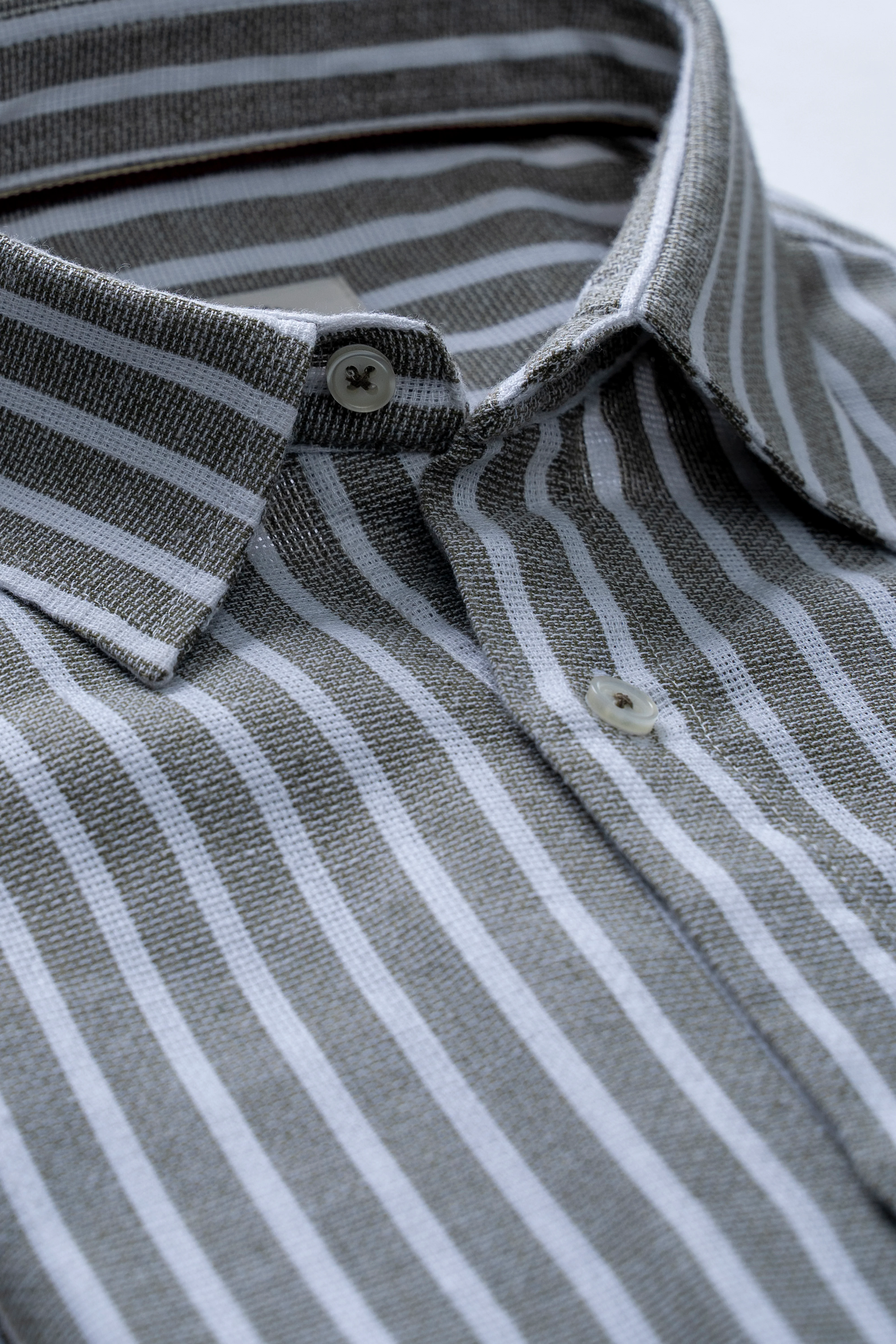 REGULAR  COLLAR SHIRT OLIVE - Image 2