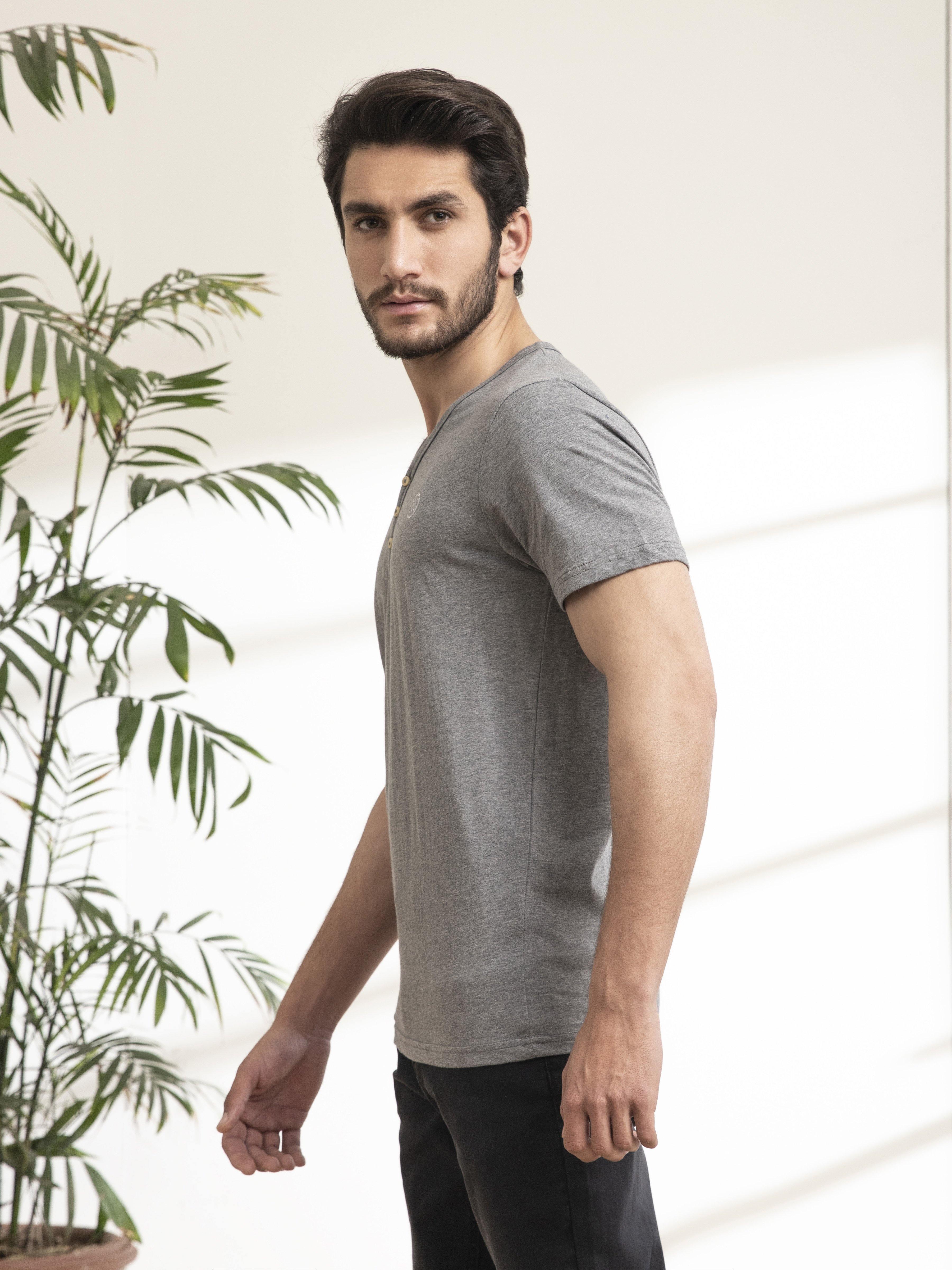 T SHIRT Y NECK DARK GREY